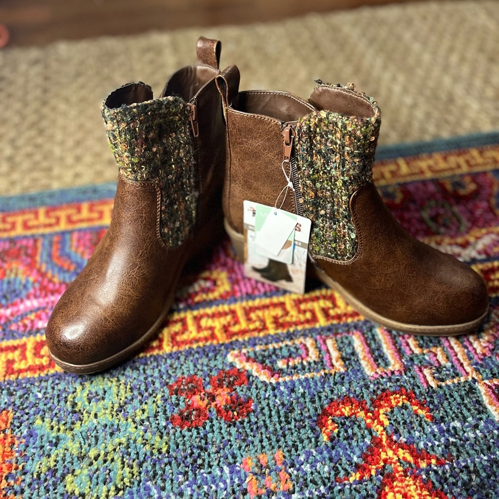 ✨NWT✨Muk Luks Novah Booties